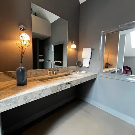 Luxe Suite, Near Station & Free Wifi * Oss