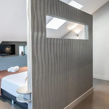 Luxe Suite, Near Station & Free Wifi 奥斯