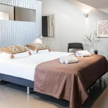Luxe Suite, Near Station & Free Wifi * 奥斯