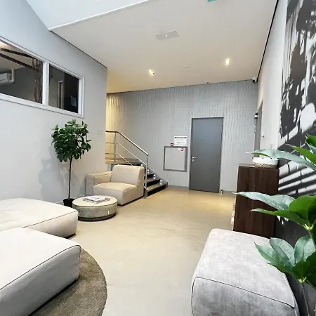 Luxe Suite, Near Station & Free Wifi *