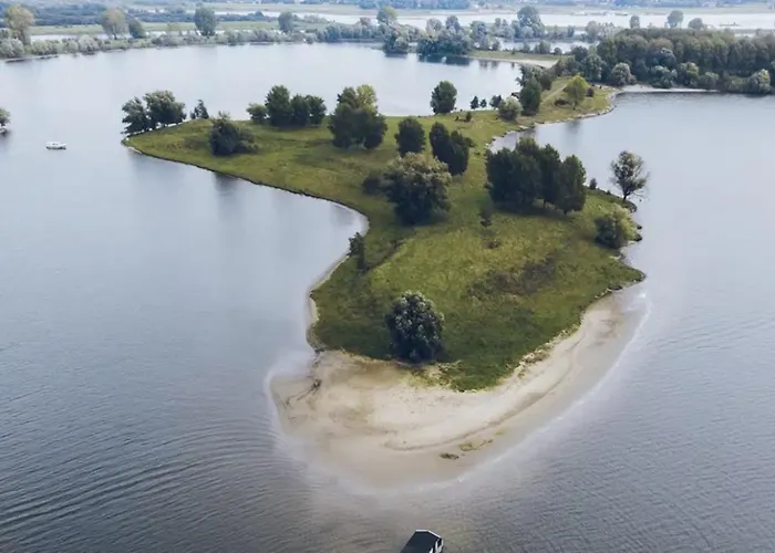 Luxe Suite, Near Station & Free Wifi Oss