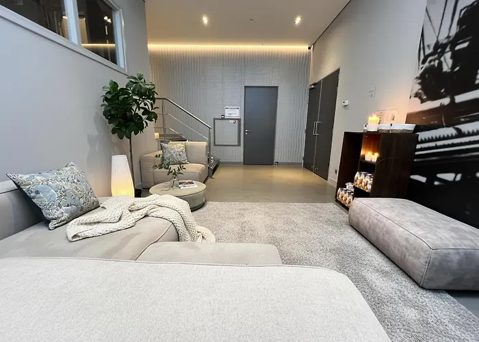 Luxe Suite, Near Station & Free Wifi Oss