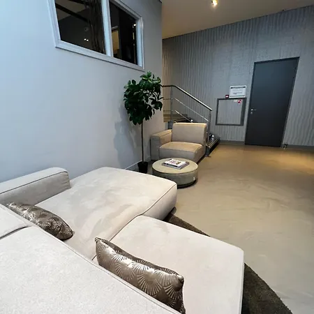 Luxe Suite, Near Station & Free Wifi Lägenhet Oss