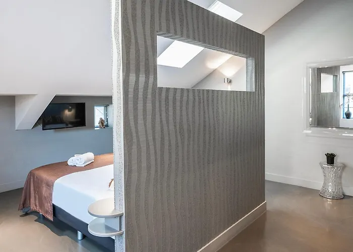 Luxe Suite, Near Station & Free Wifi Oss